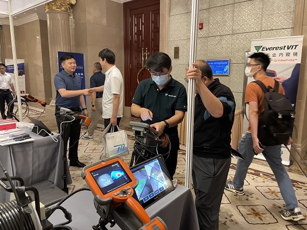 jsjek团队在现场介绍必威betway中文版入口内窥镜的相关知识