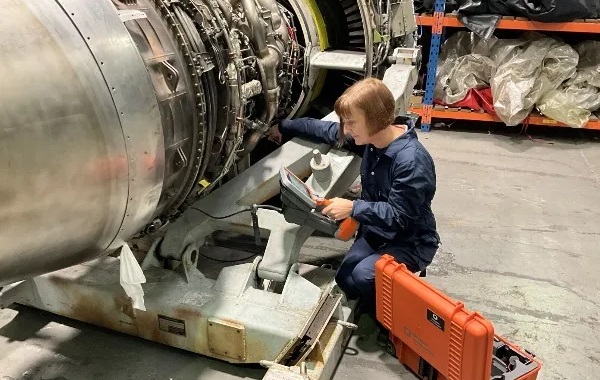 使用 Everest MViQ+ 检查发动机 使用 Everest MViQ+ 检查发动机